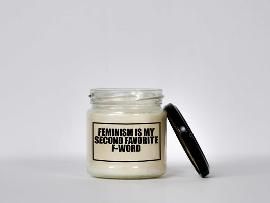 Transparente Glas-Kerze mit schwarzem Schraubverschlussdeckel und Aufdruck "Feminism is my second favorite f-word"