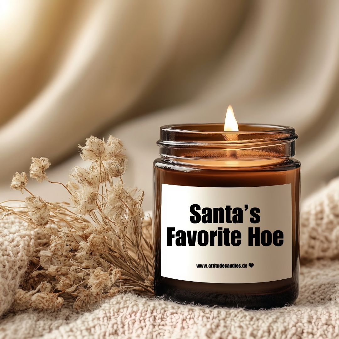 Santa’s Favorite Hoe | Attitude Candles | versch. Größen | 30h oder 50h Brenndauer