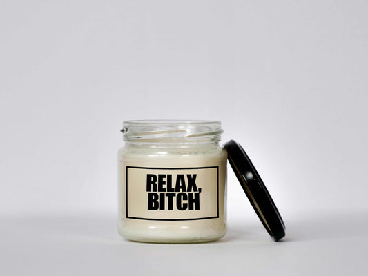 Lustige Kerze im minimalistischen Design: Relax BXtch