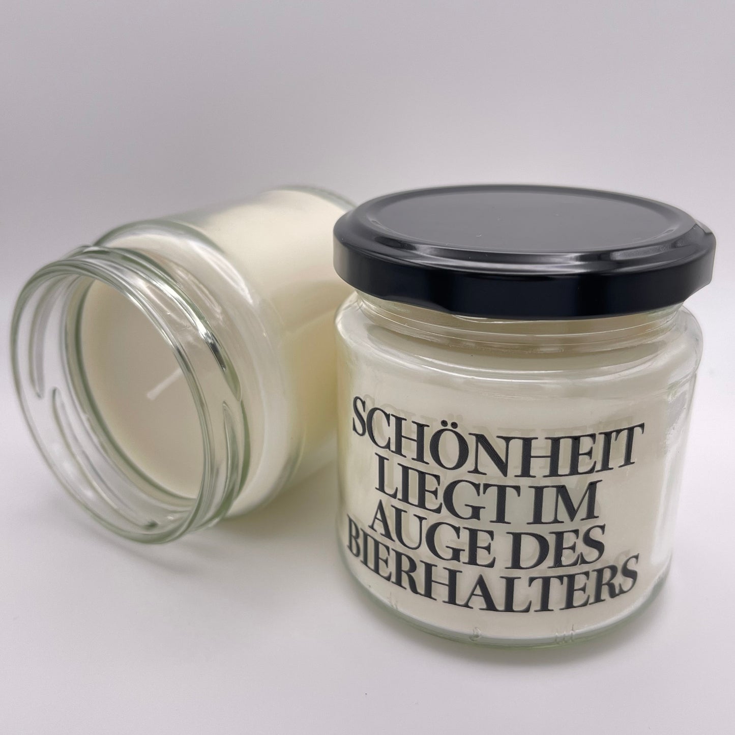 Schönheit liegt im Auge des Bierhalters | Attitude Candles | Duftkerze | 40 Stunden Brenndauer Geschenk Geburtstag Hochzeit Partner Familie