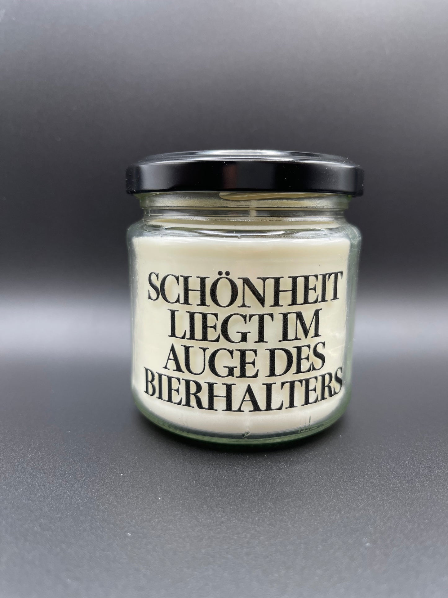 Schönheit liegt im Auge des Bierhalters | Attitude Candles | Duftkerze | 40 Stunden Brenndauer Geschenk Geburtstag Hochzeit Partner Familie