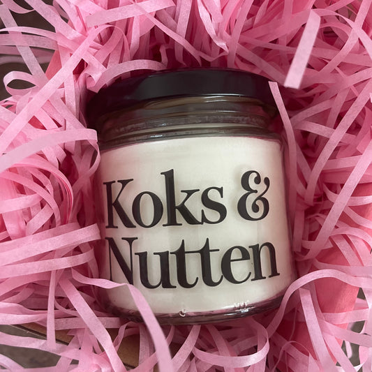 Nutten & Koks | Duftkerze | 40 Stunden Brenndauer Geschenk Geburtstag Hochzeit Partner Familie Freunde lustig witzig Spaß Freude