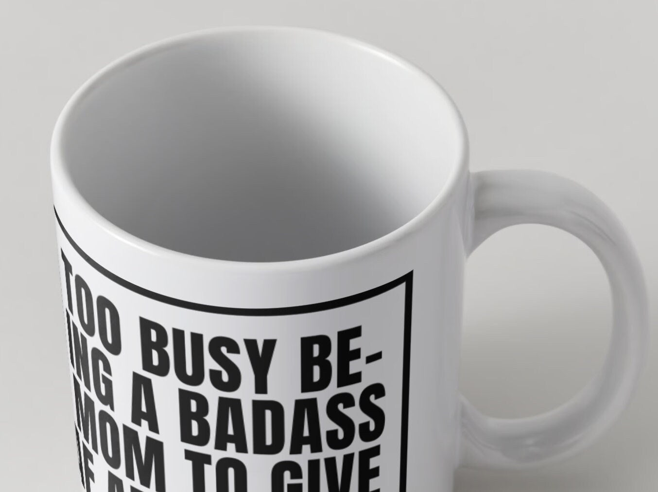 too busy being a badass mom to give af about your opinion | Mug | 325ml geeignet für Rechts- Linkshänder | Geschirrspüler- & Mikrowellenfest