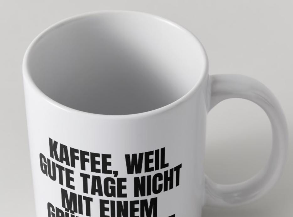 Kaffee, weil gute Tage nicht mit einem Grünkohlsaft beginnen | Tasse | Attitude Candles