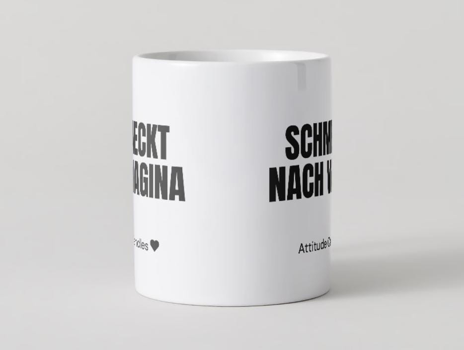 Schmeckt nach Vagina | Tasse | Attitude Candles Duftkerze Geschenk Geburtstag Hochzeit Weihnachten Einweihung